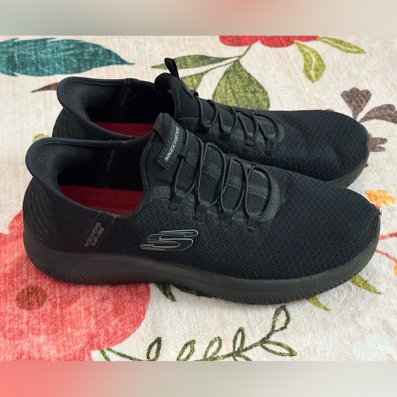 Skechers Women’s Slip Ins Black Sneakers Size 9 - Picture 3 of 9